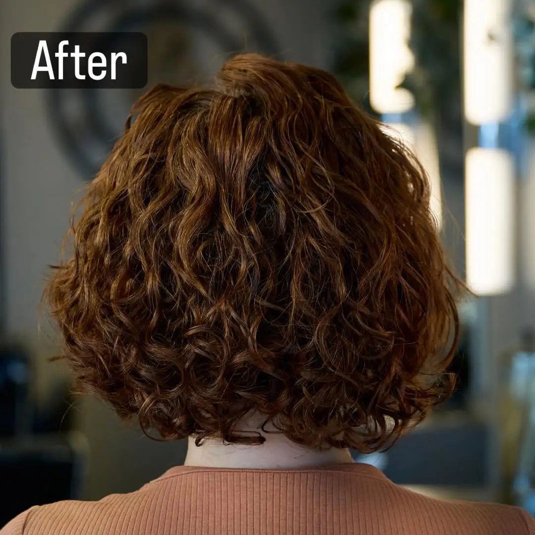 Another beautiful transformation in Terri’s chair. ✂️✨A custom cut, the right shape, and the rig (3)